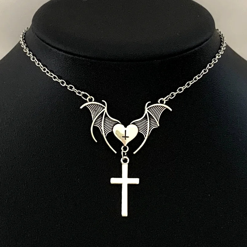 "Dark Wings 🦇🖤 Gothic Heart Choker"