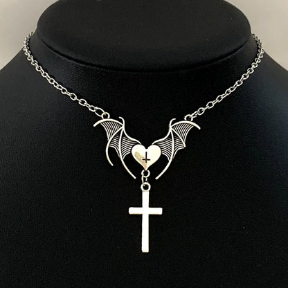"Dark Wings 🦇🖤 Gothic Heart Choker"